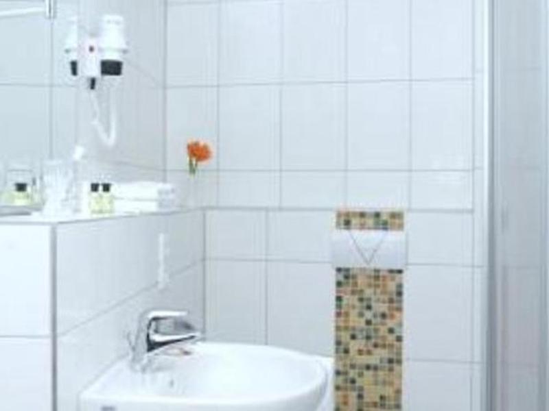 5DB682808EDC2954F8B02145D0EC05D9