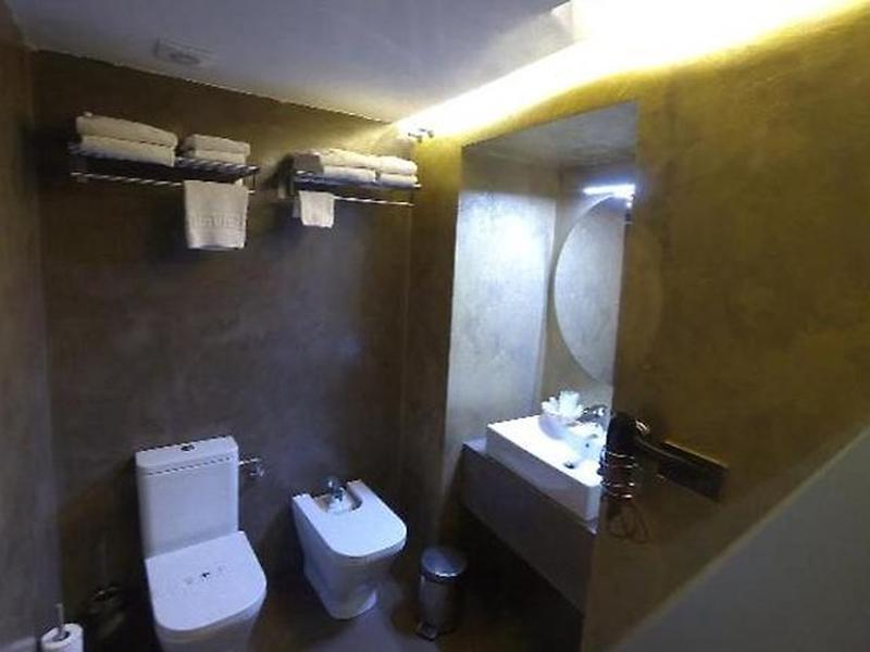 FB18C2DBACD7D894F353B41EA8E24F13