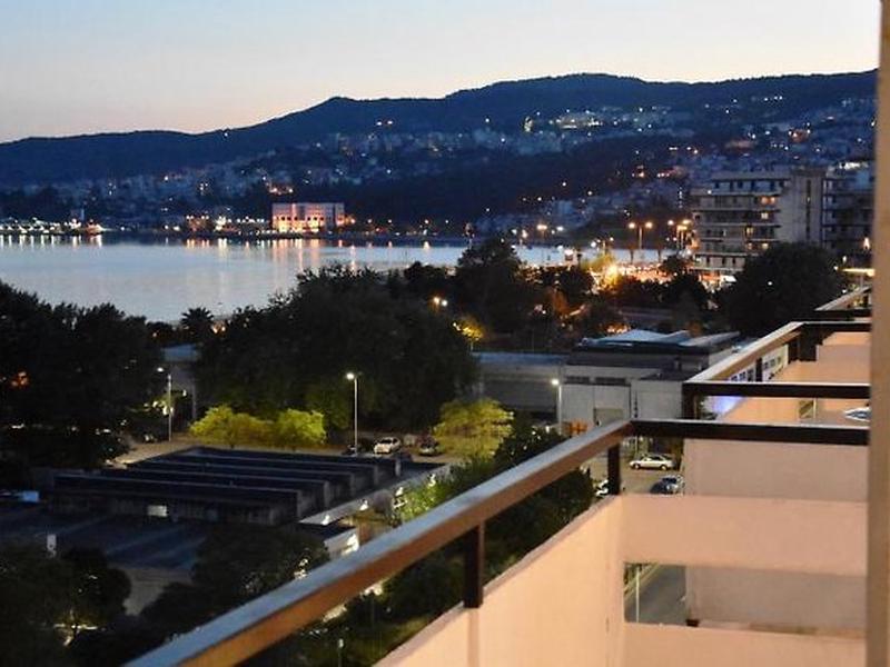 5FE529EA98F6FEF8F5F6A57D8AA73259