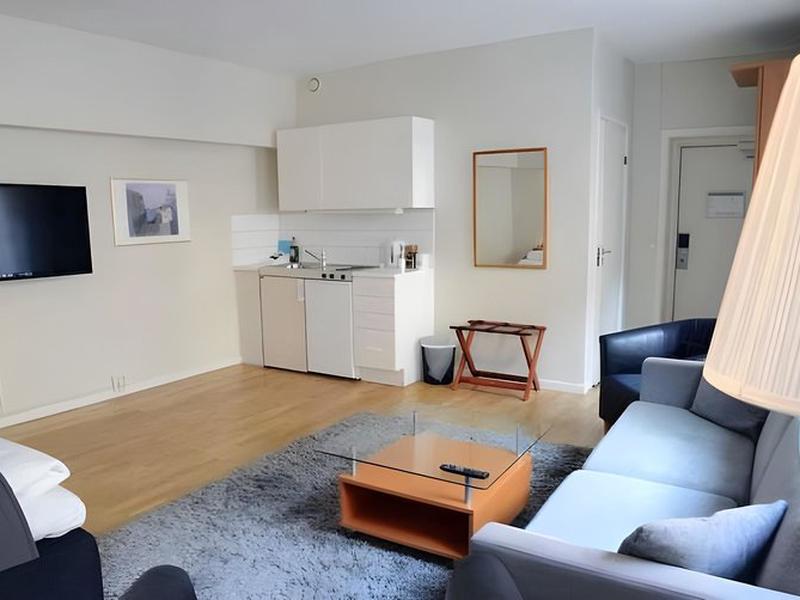 2F4B9023776F2E2DC6459728475B0F77