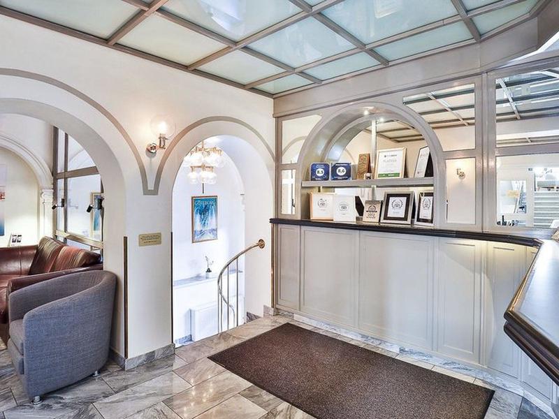 716381ED62183889AFAE45D8F924B4CB