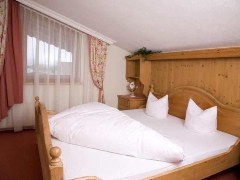 7AAA4CA5D7F550E8320145C7622AF7EC