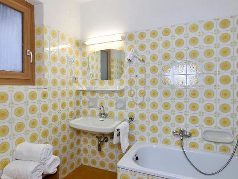 C6B9C4D82B1D5226816B1A0C24EA2225