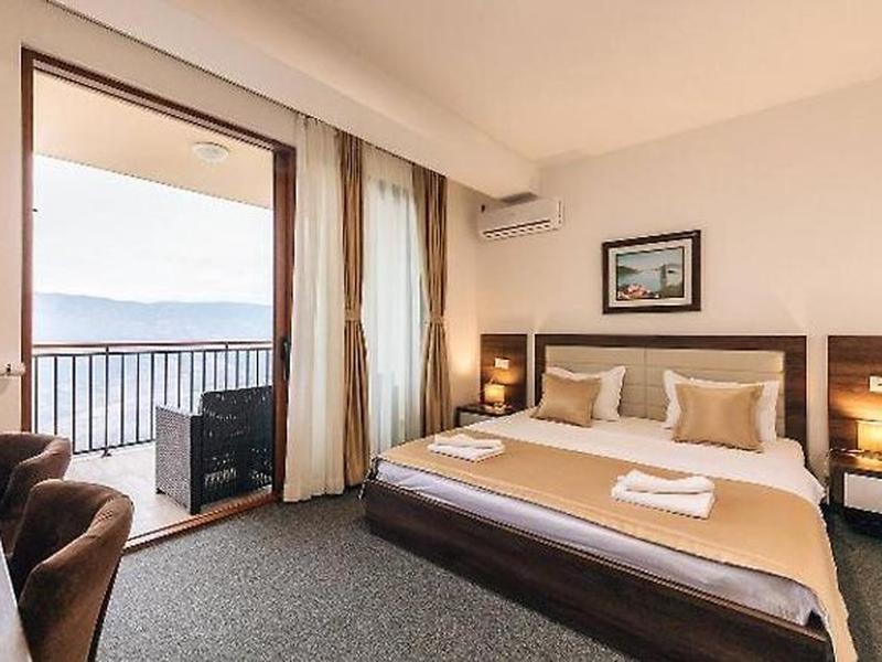 42C45BA7092EC69247441CDC883B806B