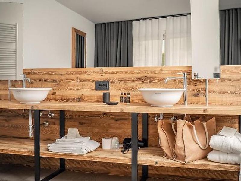 D390CE27DC04EF5C0C8E0129CC6670A9