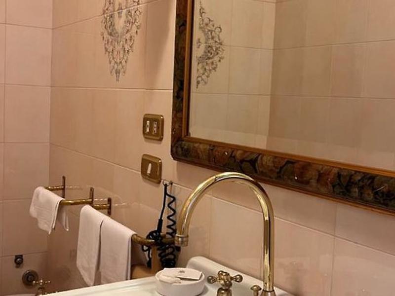 71D984E42ADDFBA9C218F78308A50133