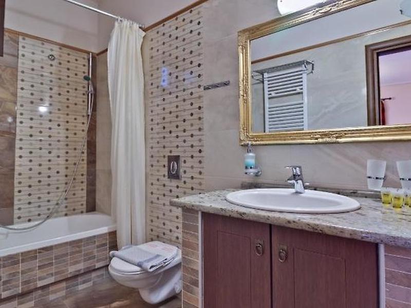 BE73C3D704FB53E500B6392AEA7753F4