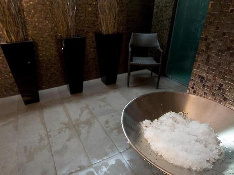 DA3DFA30D51D04B668A0D4C33C9961E4