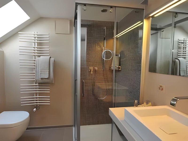 AA4E2D45C04C0FC850D75E7BC87364BC