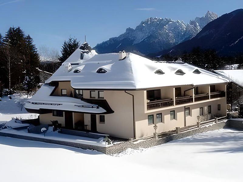 99A281658A4AA8BE81037B5401F256F3