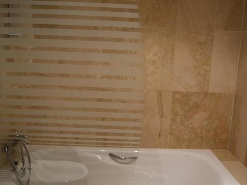 F0979913E56F1B3A3A1EF864E83E10C4