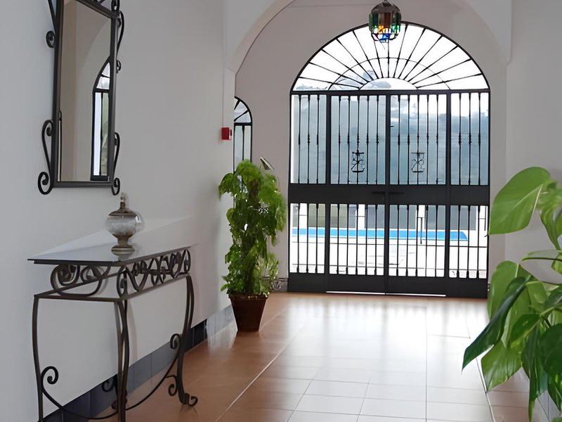 8BF9D8B9130F7AD564102B31FD9FE177