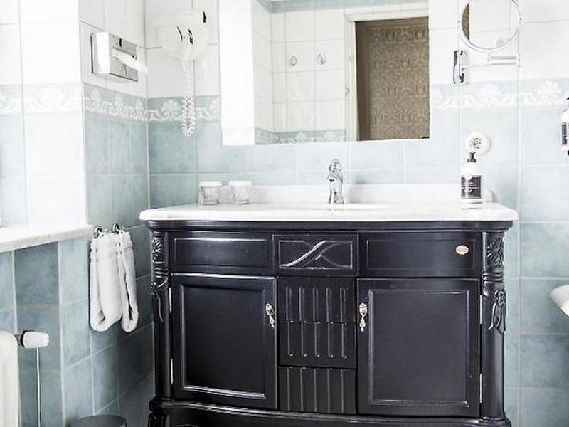 B5C678ED5C4D87856A1C226248A82832