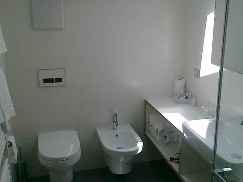 D046F862155F540FE785AFB883940B3E