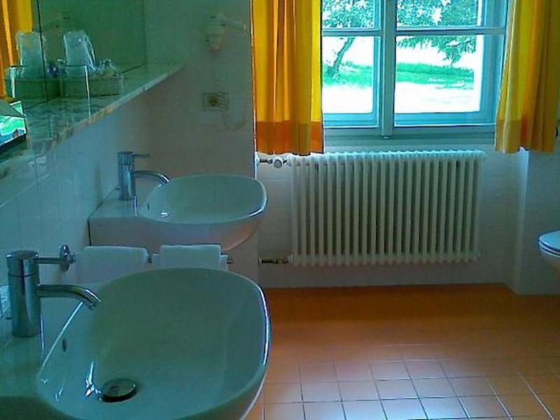 C77AE669D674DD280AEB4F347DA300D5