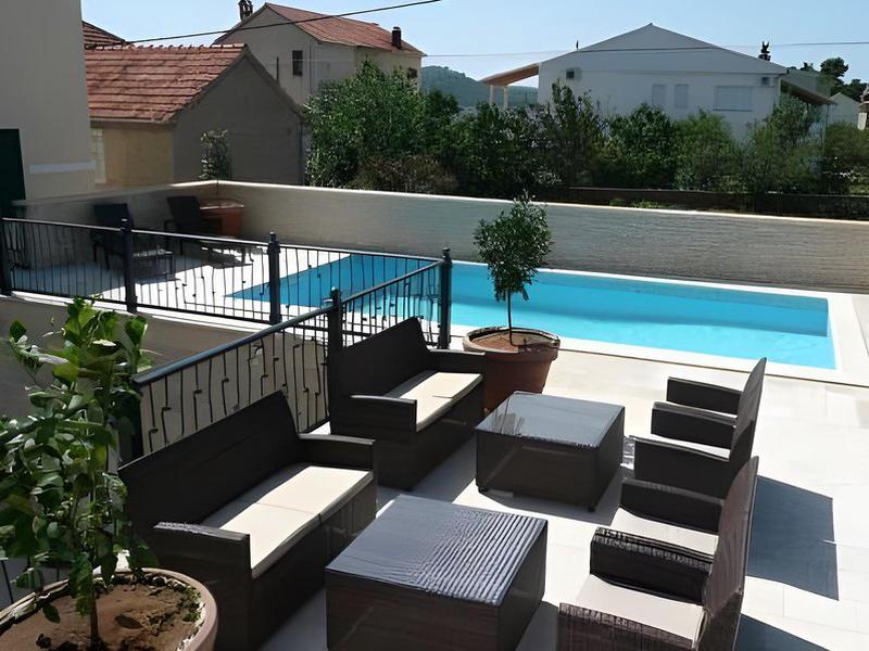 53F396D8E3EA8898707E83F38B563ABE