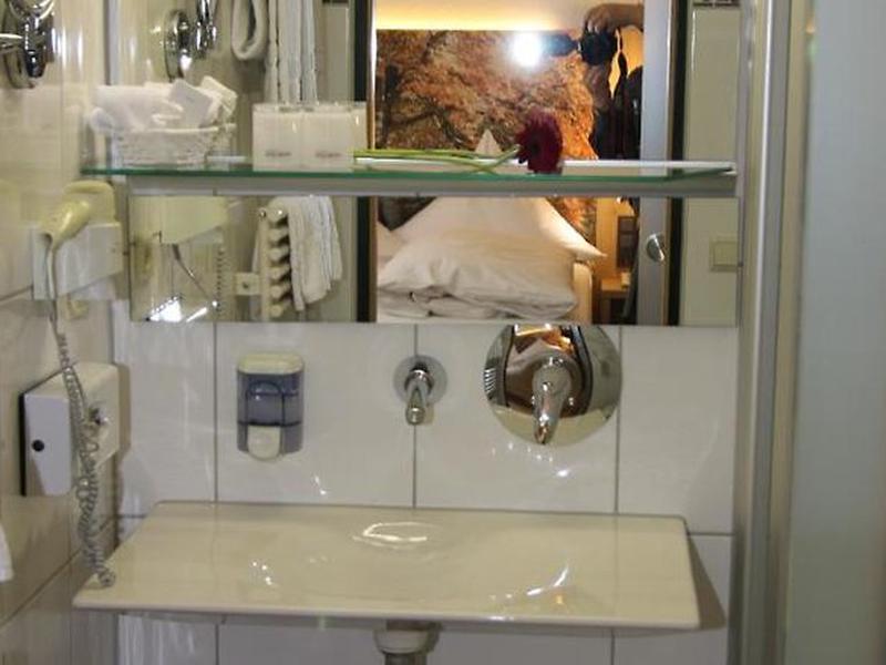 04640B4C325E839A7A64FE5293CF568F