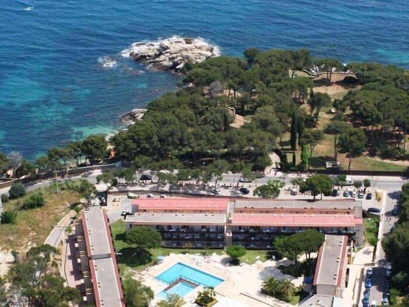 2BDE5C762C459651ADAE736EC192C240