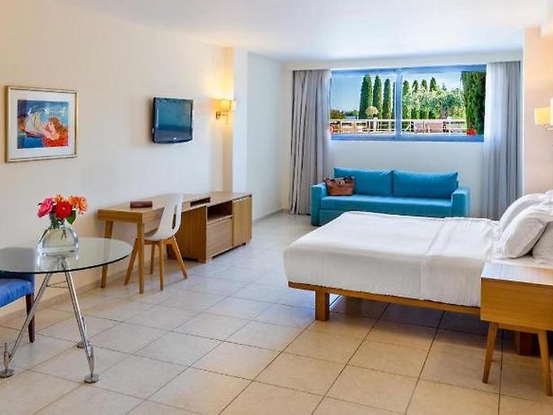 F86C27CAA930782EC7AECF74E21AAC61