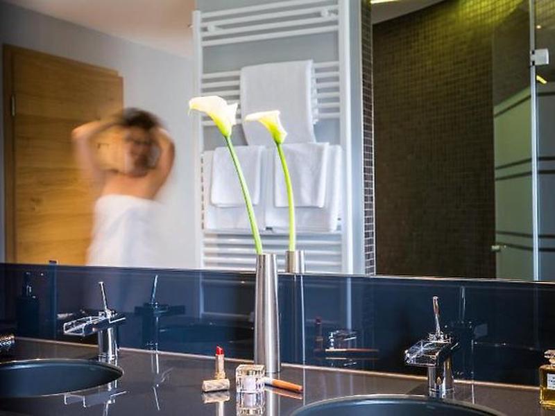 FA2447735F7EABB49D2CF1C81AFF7B05