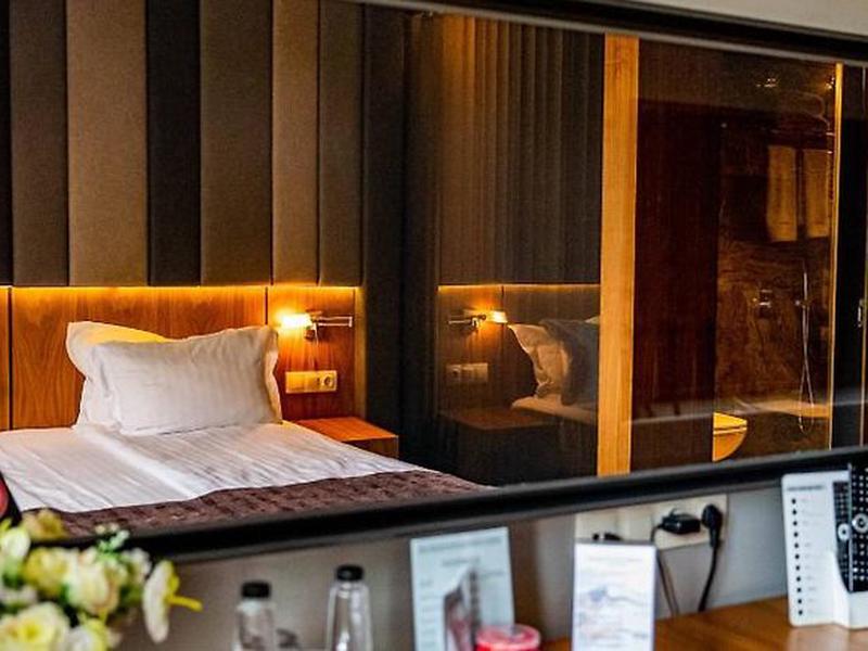 CC0D28A4B53712AEA22500811ADCD88B