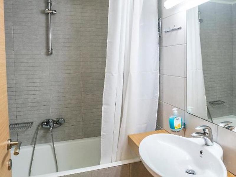 200EA8B77C9A0AF49073350A6A603704