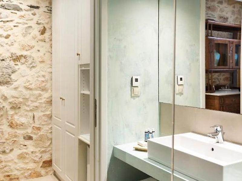 03AA89222A69E7C70B7C1741F86EA1EA