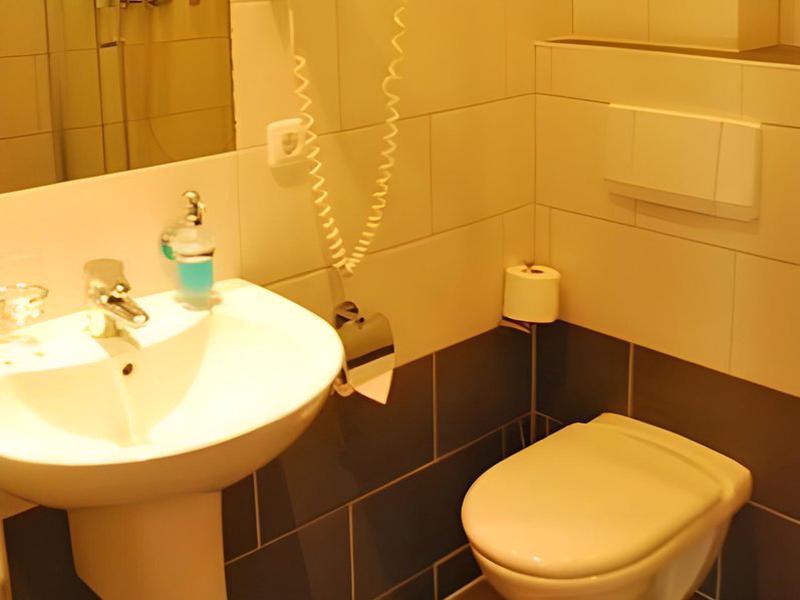 90F03264DEBFCFB11C0579567005CA03