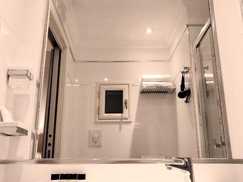 DFDEA8B71AF9C292EFB8D377A2174353