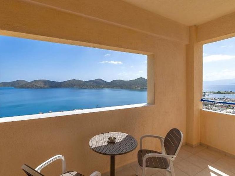 EF538B2E69C248E19DBEE98AA709A693