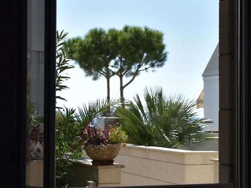 E653F2F2B948E661E163380AF3822873