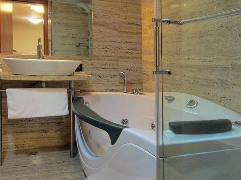 15812951E2274112F44D0589CF9A3242