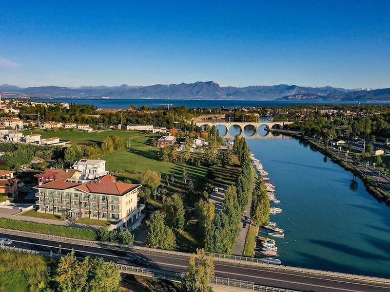 6FDC655D4C52A7524D83CC247E2C71AF