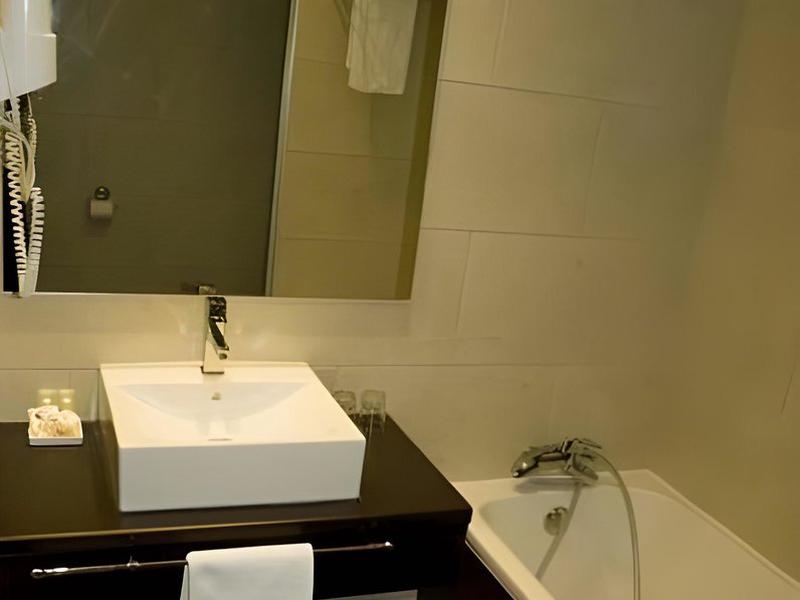 06C12E3E7499A95675596F7A7E3F3D3C