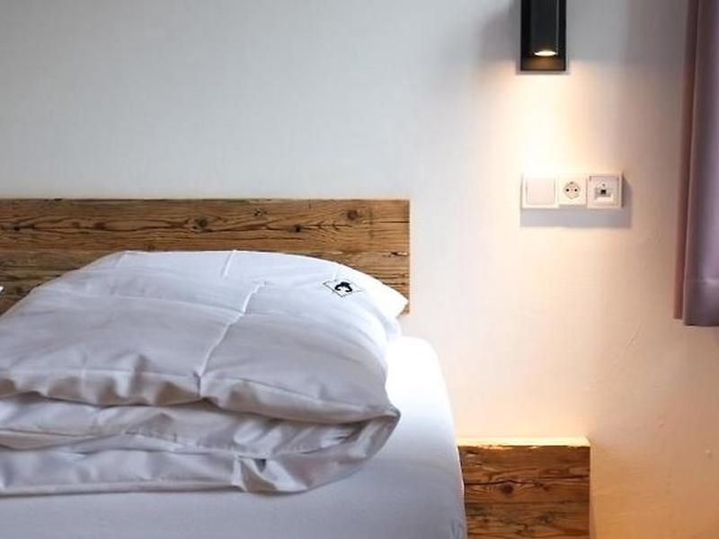 9949A52842E11493D549B09E83B18617