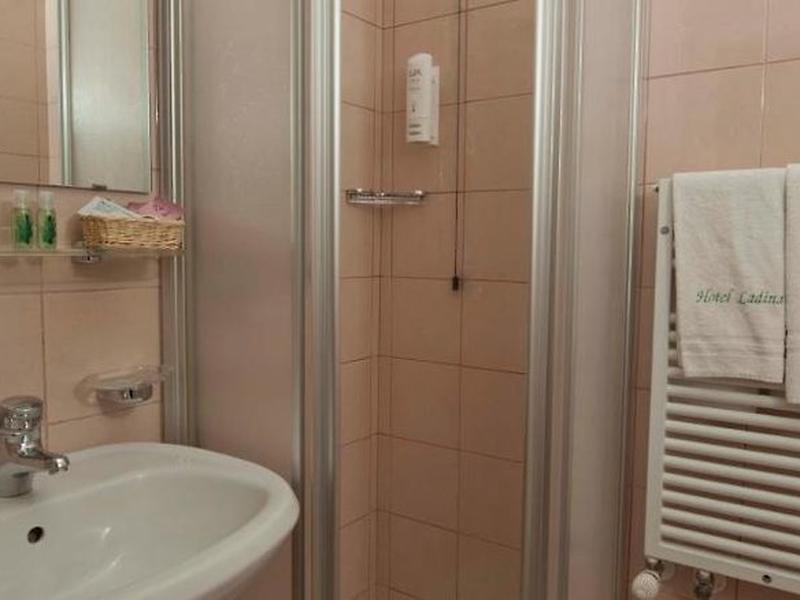 ABC71251436E7D0A63F0CAD88919D41E