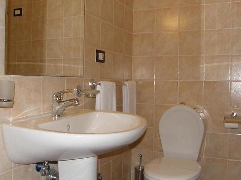 0B88313BA22A205BA927208DC83C0A24