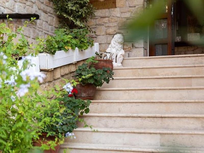 96D9D8FDDAA33A518964AC7FC713A247