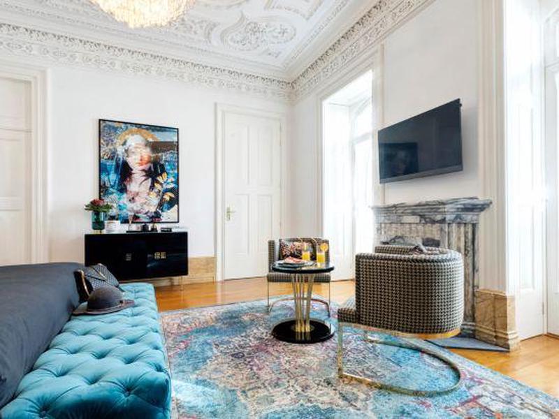 C9F5C999D340B5854057D247A7552595