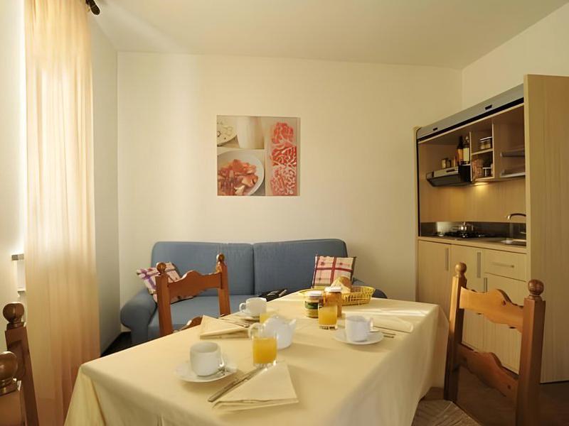 842CA6D08614F63C9FDEBD9577642D71