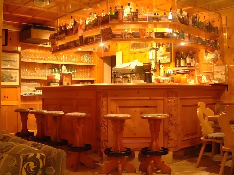 33DA006C9AC6A1E27ED9B8FFF761FBC6