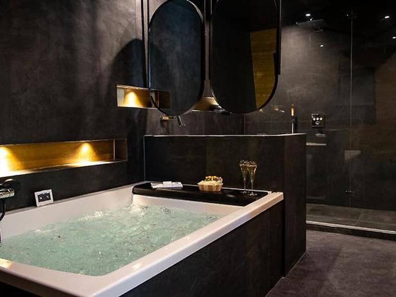 F11D1D93AC17B0C857904F42B1864761