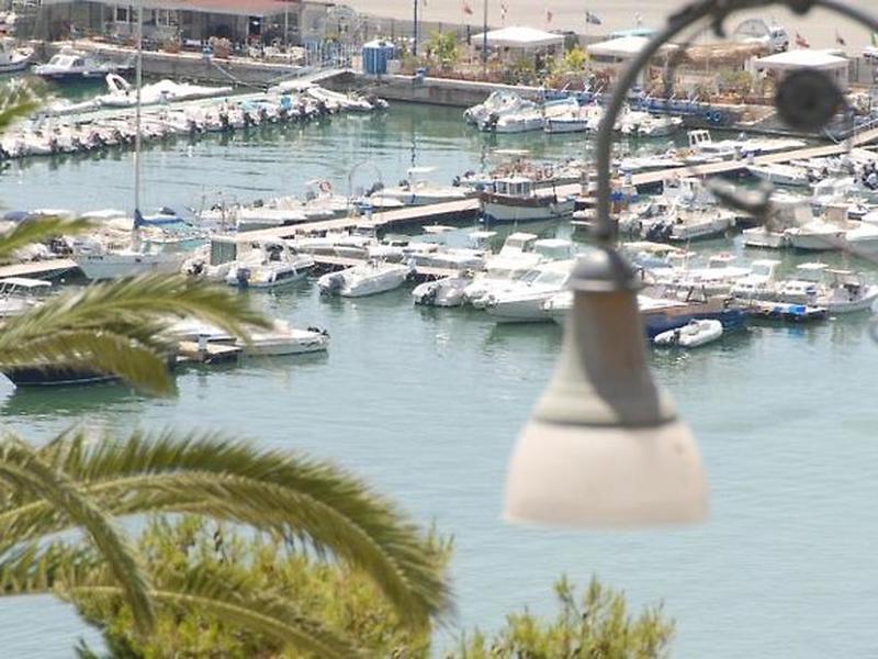 5F7AB791C38252D04A942BD393C8AE8E