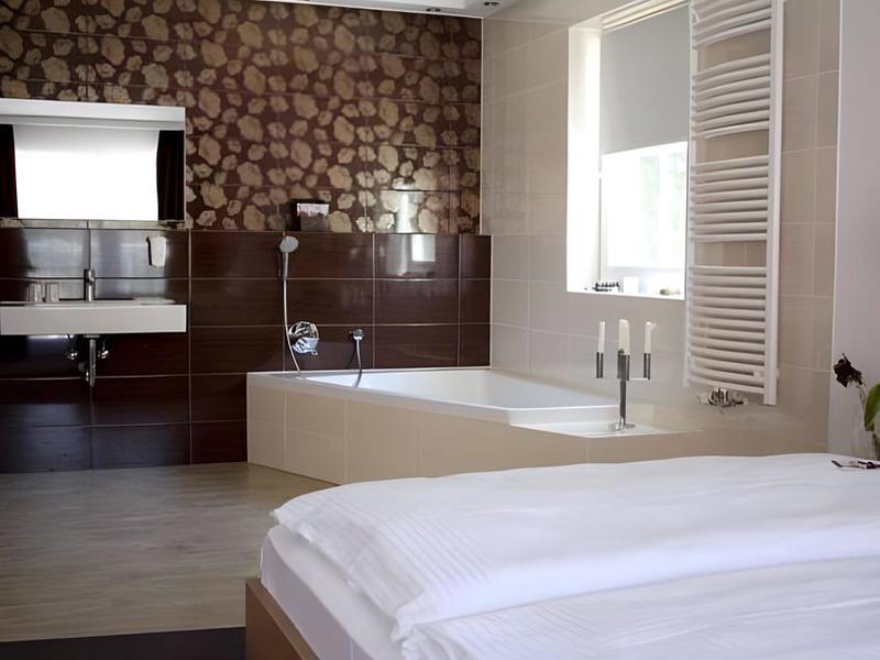 7DCAE8B91C744B7ADE61E9685963436E