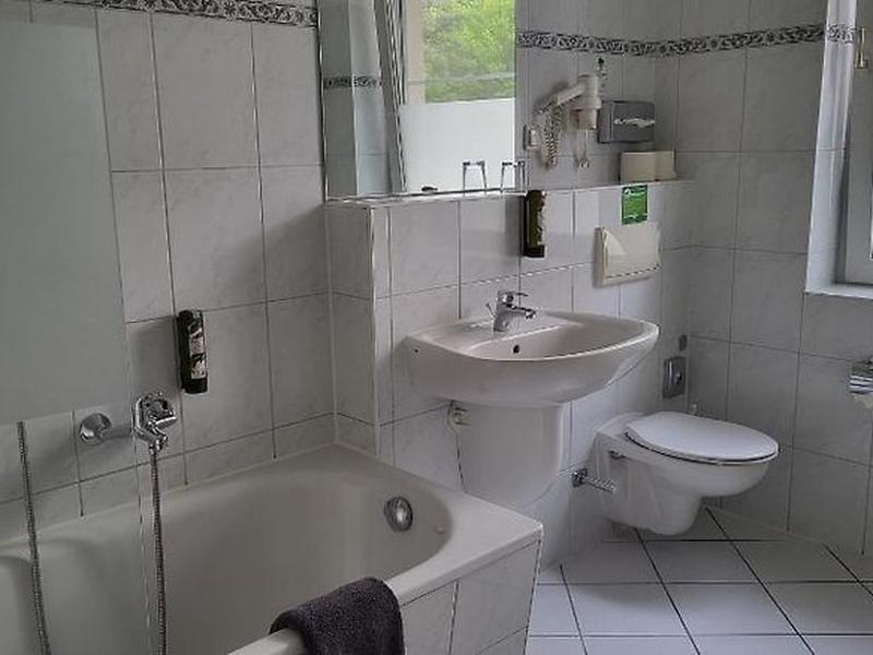 CAA586EB67D902FD3399BC766FCE03EE