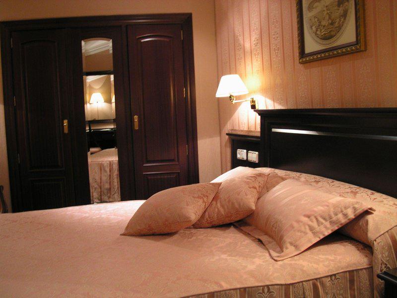 01616A11E504382A9B0AC5582EA249CD