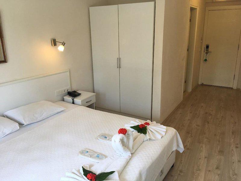 AB0308D4C8DF3F3FBAB9CAD0BCB278FB