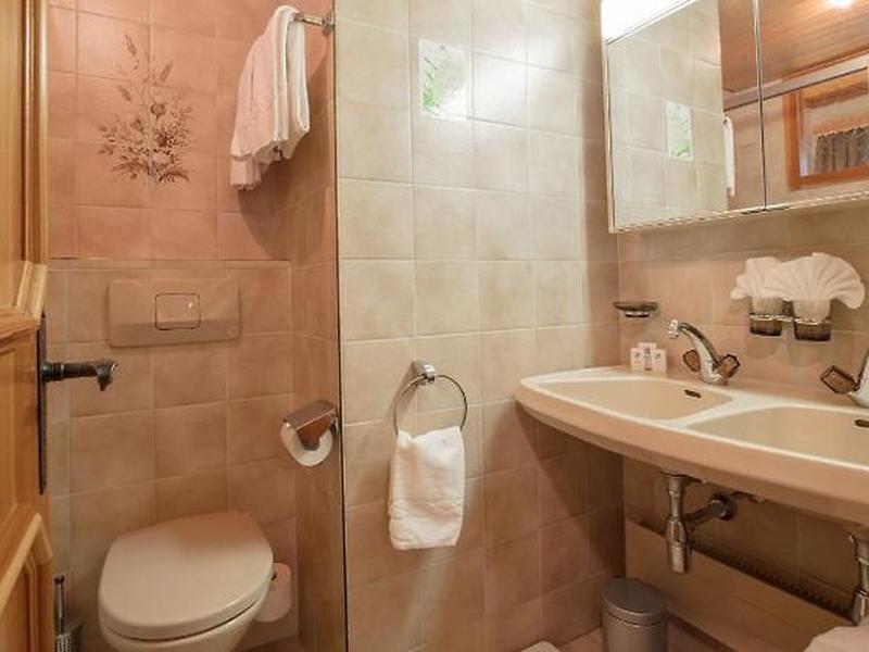 BBB2E5E1CC981DFAC0582D47FB9CA0D3