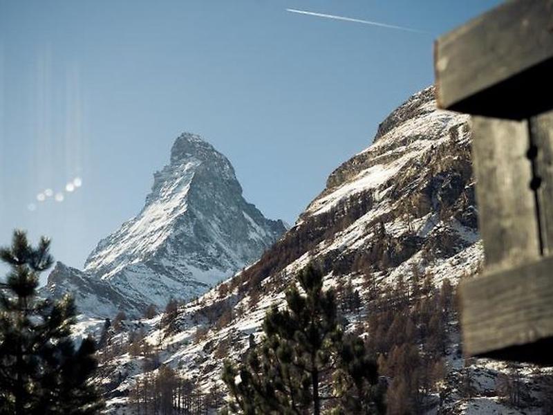 ED5B3E3EBEA6B39856E24A2C91F876DC