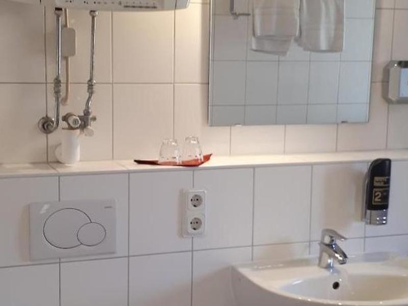 033A9B38F04DCF0857ADEE9381BD9BC7